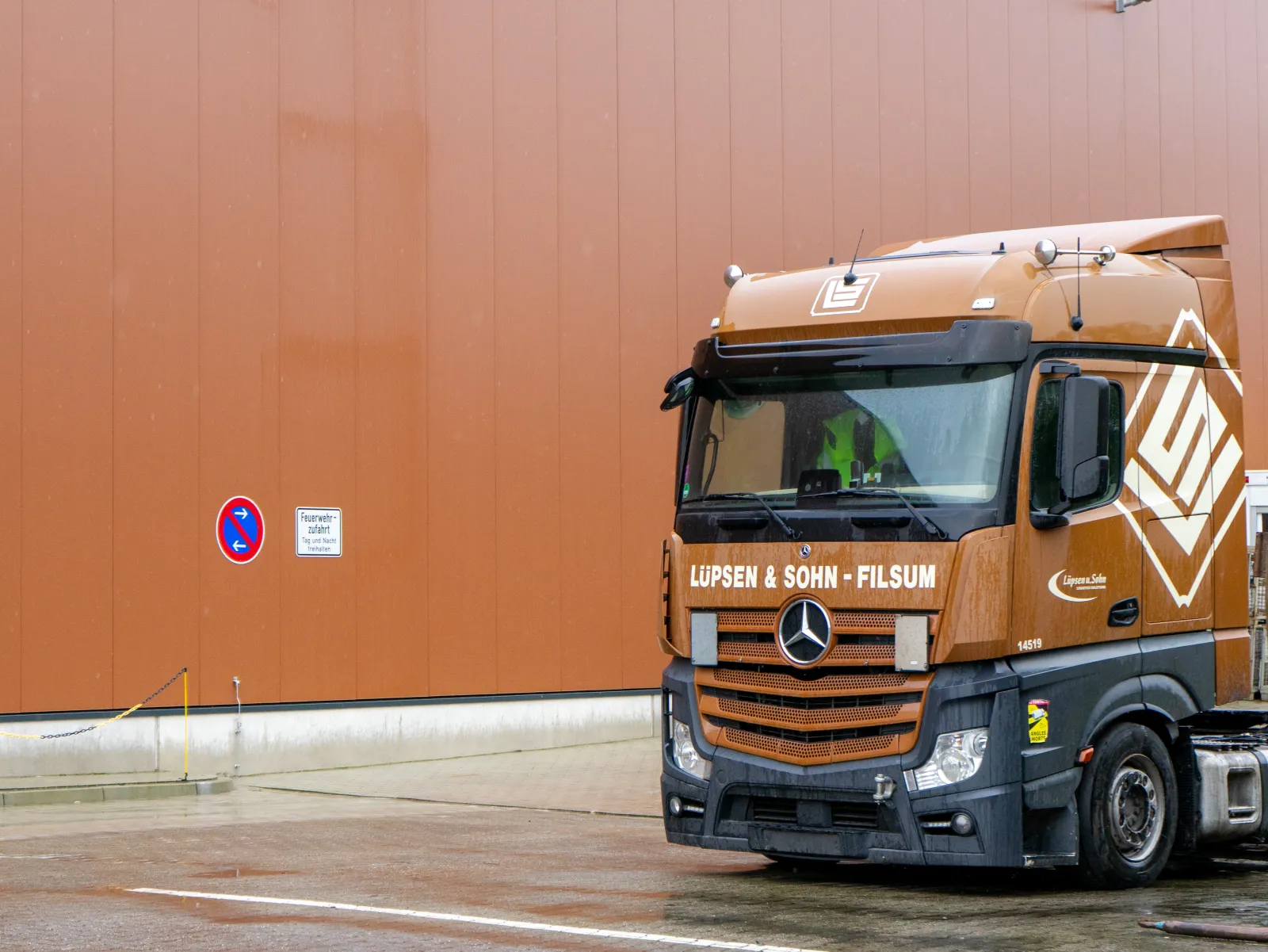 Lkw Vor Halle 3
