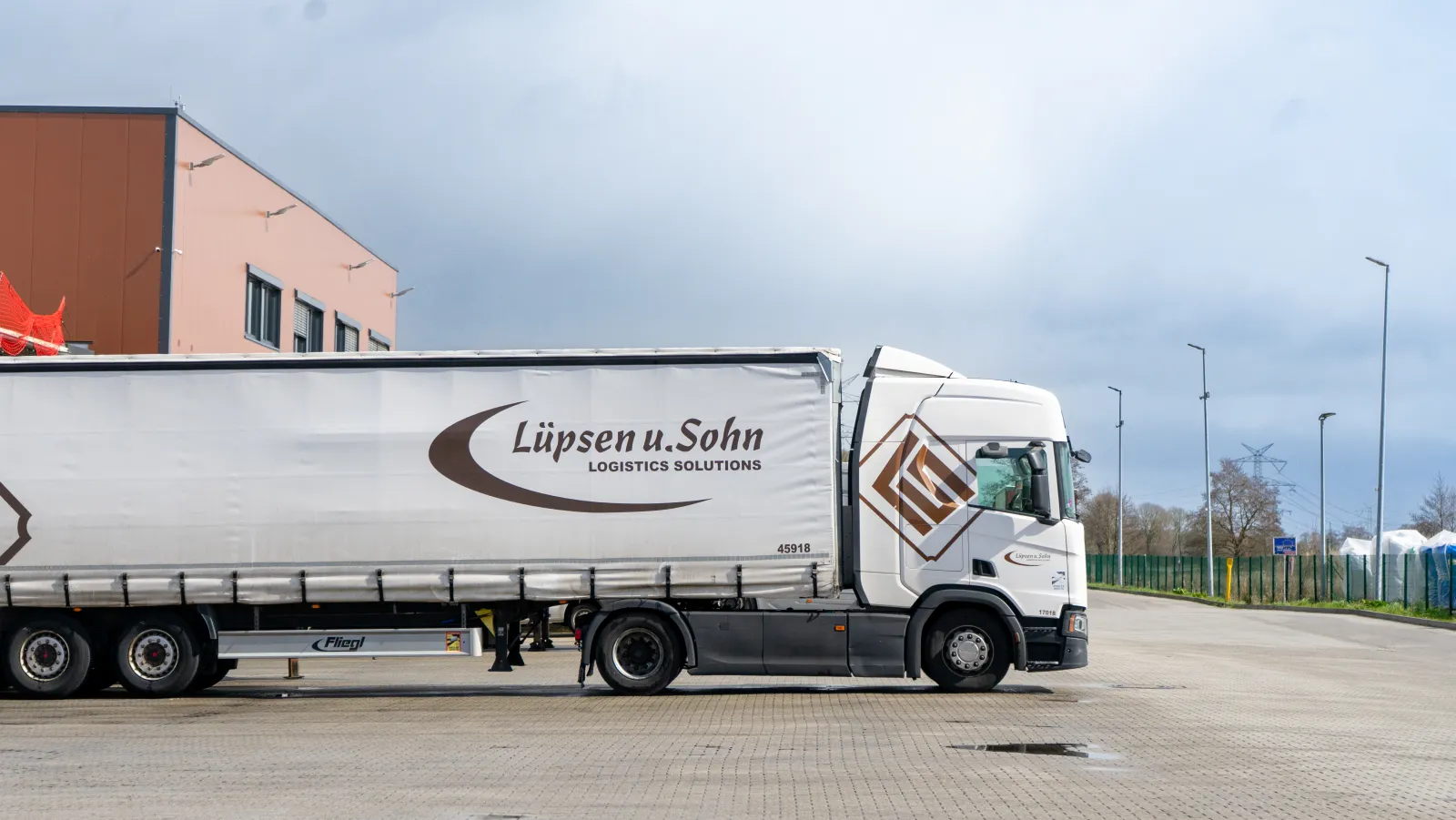 Lkw Firmengebaeude