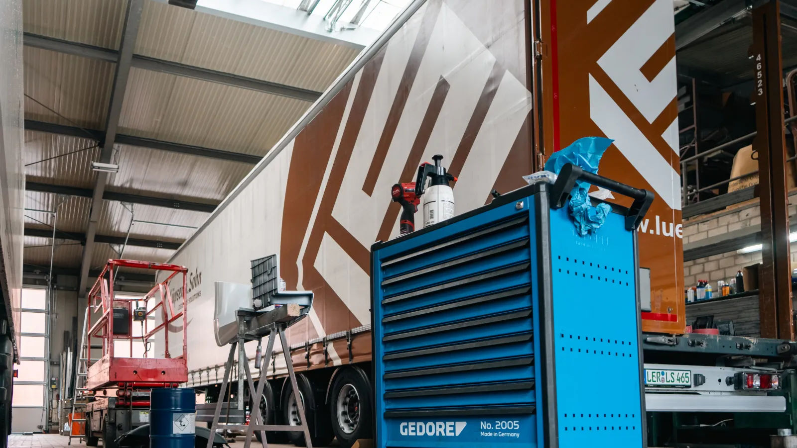 Lkw Vor Halle 4