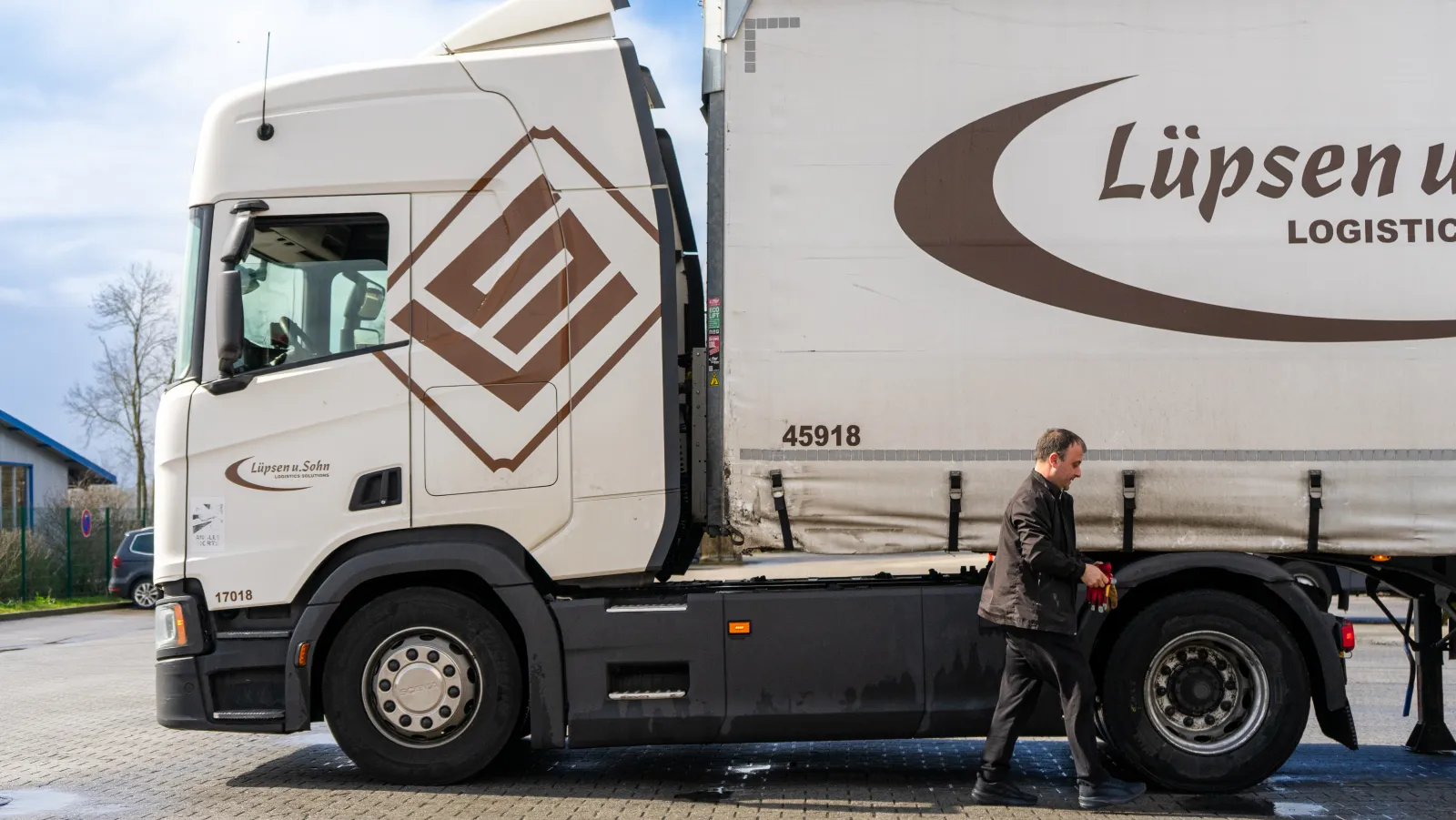 Lkw Vor Halle 5