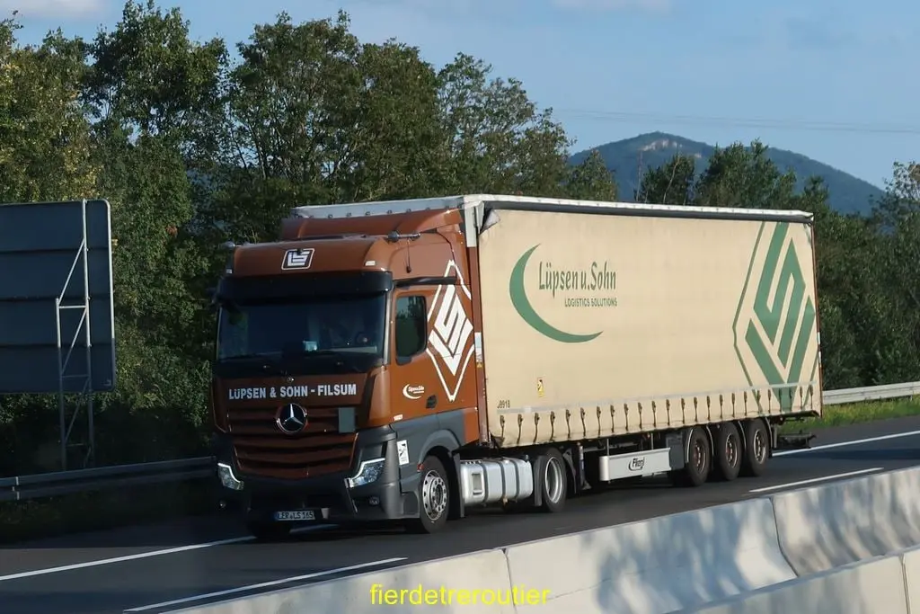 Lüpsen LKW auf Autobahn